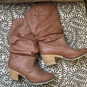 Brown/tan pull on boots