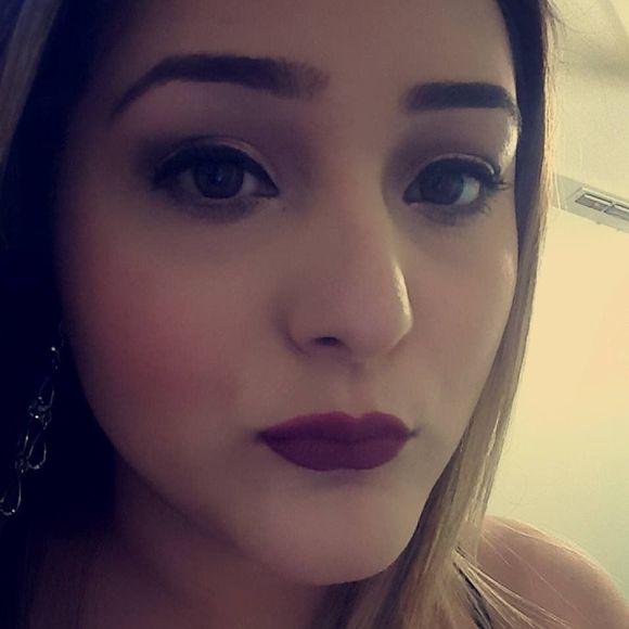 Meet your Posher, Laura - Picture 1 of 1