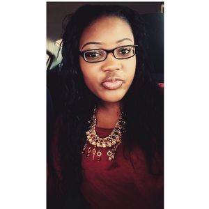 Meet your Posher, Simone