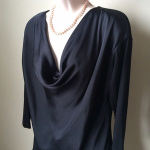 Like new ✨Vince Camuto drape neck blouse top Cute