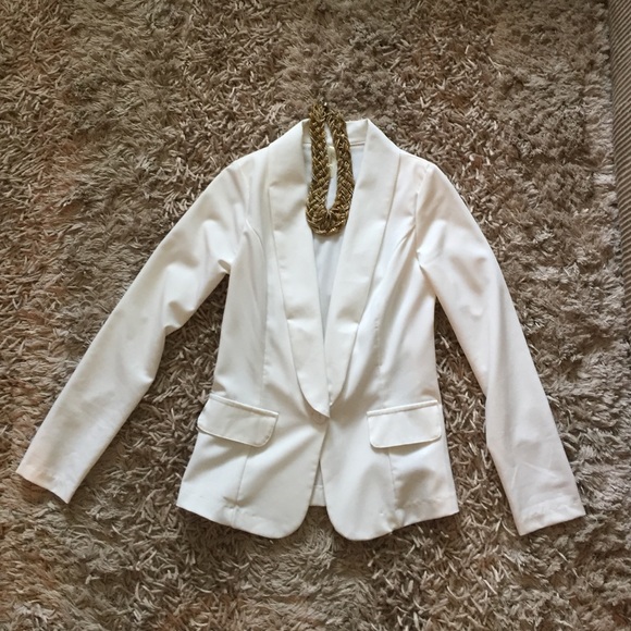 Apricot Lane White Blazer
