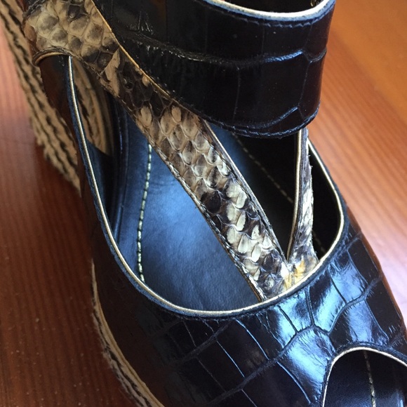 Christian Dior Wedges Black and Gold - Picture 4 of 4