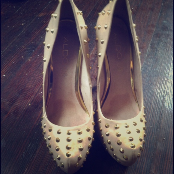 Aldo beige and gold studded heels