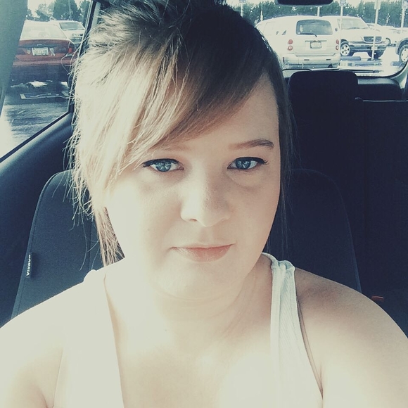 Meet your Posher, Katy - Picture 1 of 1