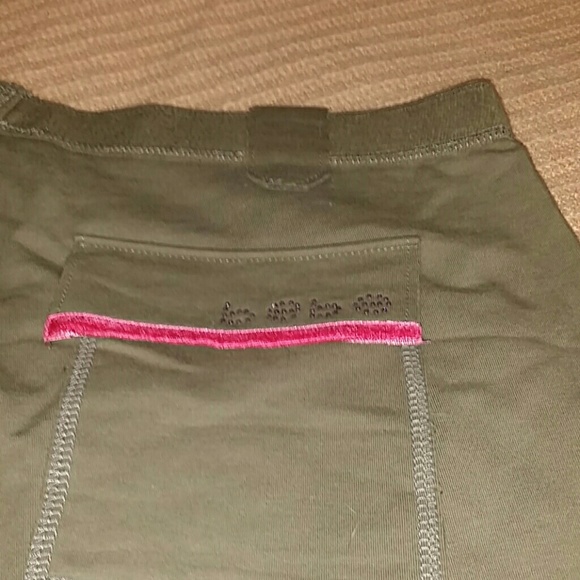 NWOT ADORABLE Unique Bebé pants - Picture 4 of 4