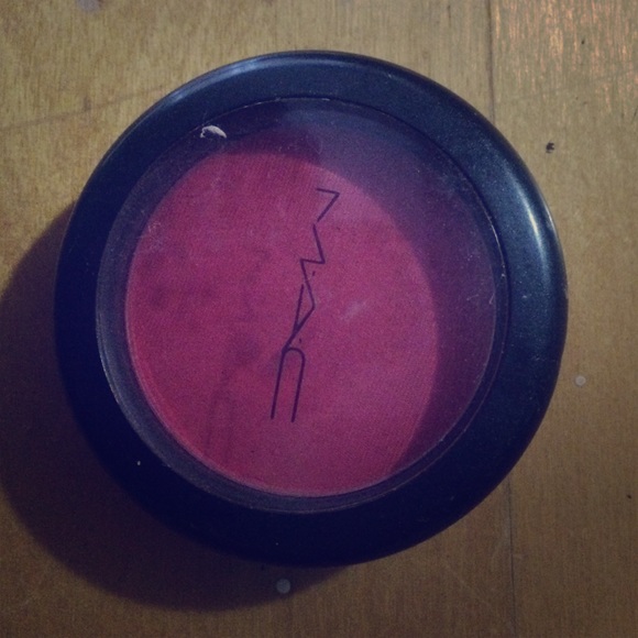 MAC frankly scarlet blush