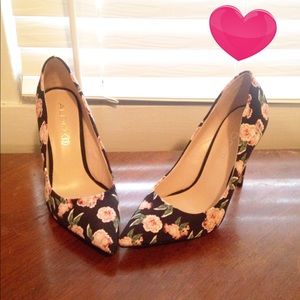 Never worn Aldo floral heels!