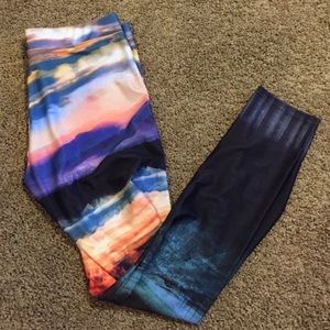 American Eagle photography leggings