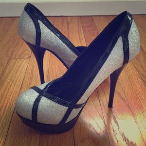 Only worn once! Like new sparkly pumps!
