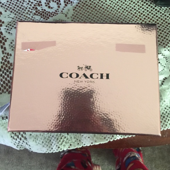 ❤️New in box Coach Wristlet❤️ - Picture 3 of 3
