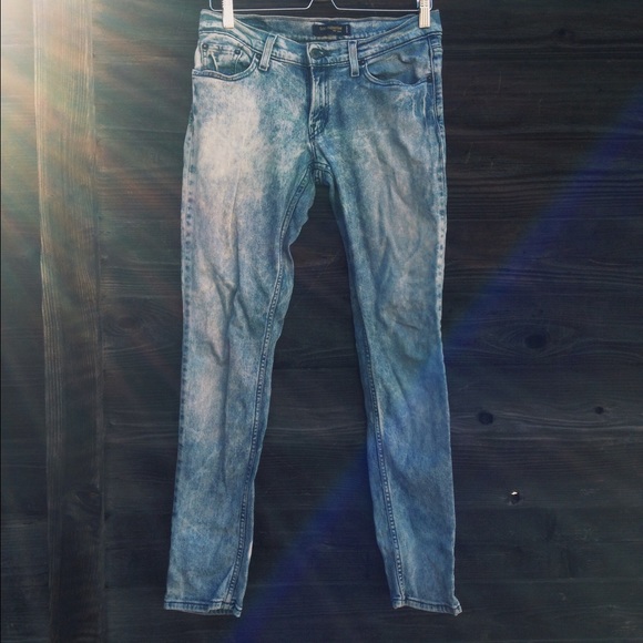 524 Levis