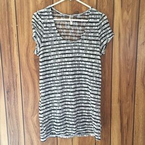 XXL black and white floral lace top