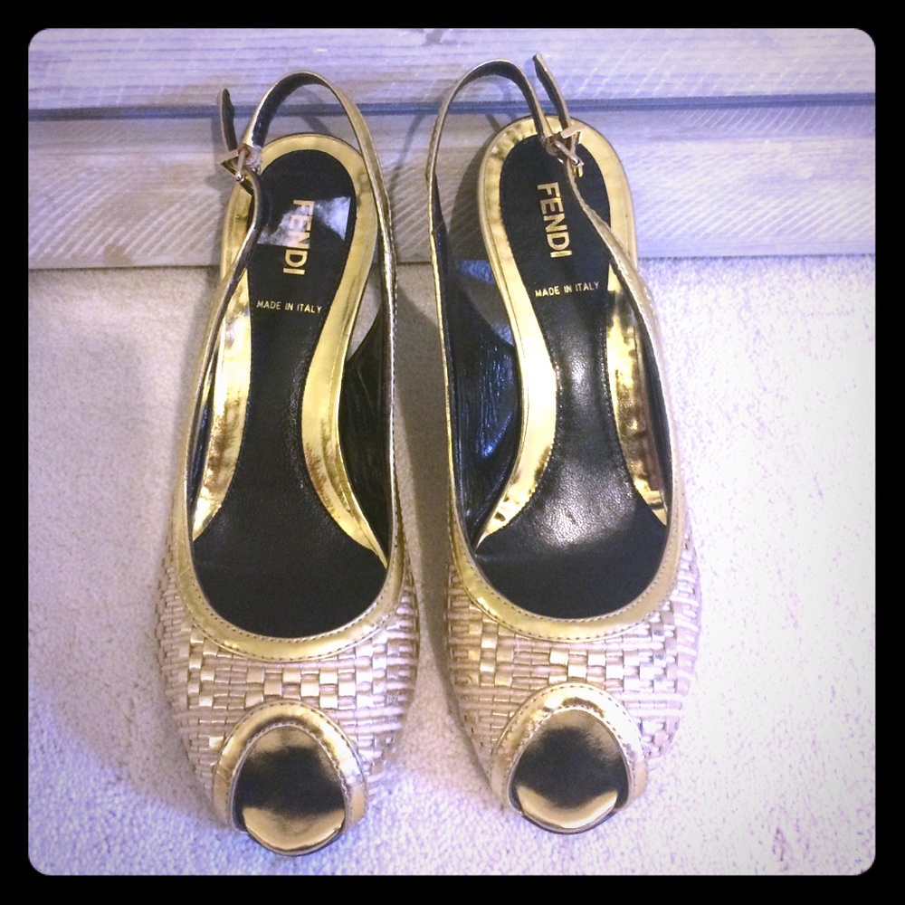 💥NBW Fendi Gold Basketweave Wedge