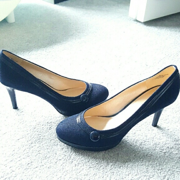 Classy  NAVY heels