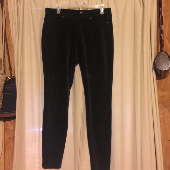 Black corduroy skinny by Hue