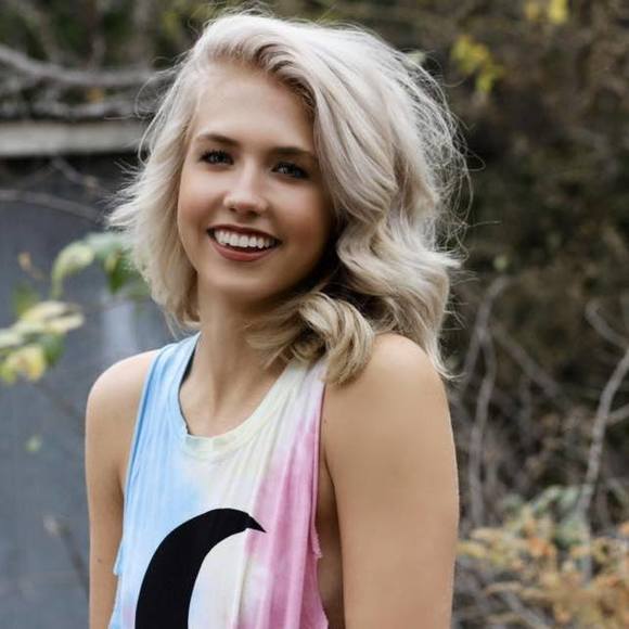 Meet your Posher, Brooke