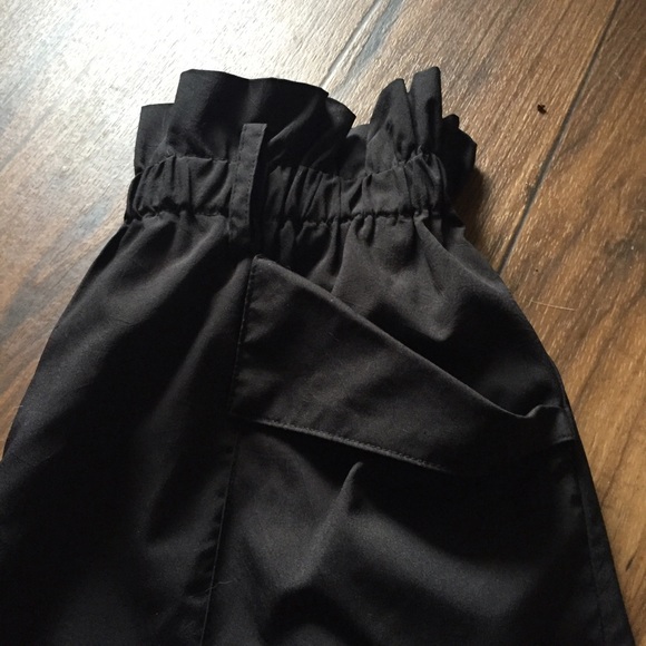 SOLD High-waisted Paperbag Shorts - Picture 2 of 3