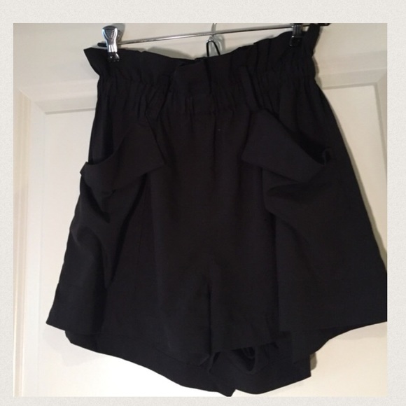 SOLD High-waisted Paperbag Shorts - Picture 3 of 3