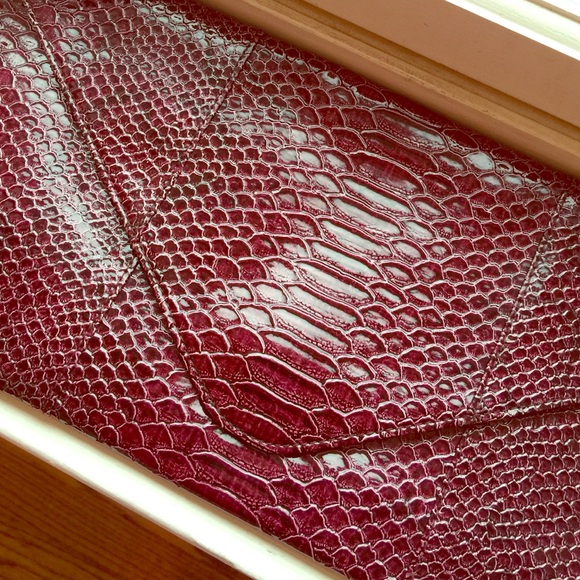 Purple clutch
