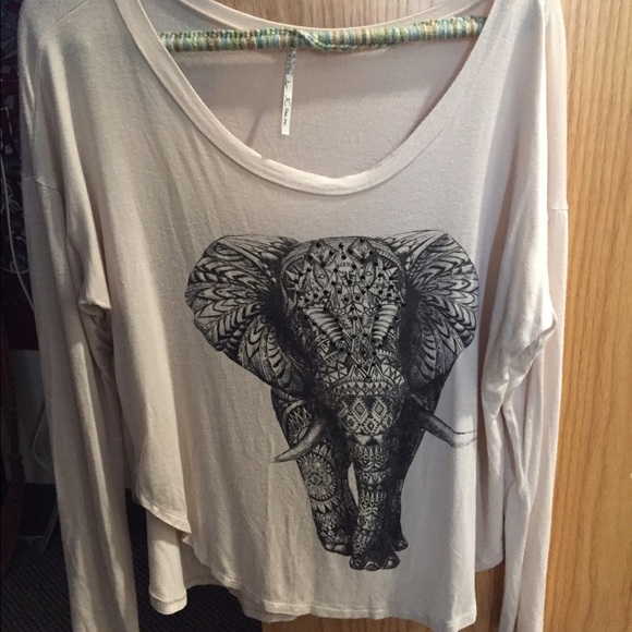 ❌SOLD❌Elephant long sleeve shirt