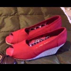 Red Sketchers wedges
