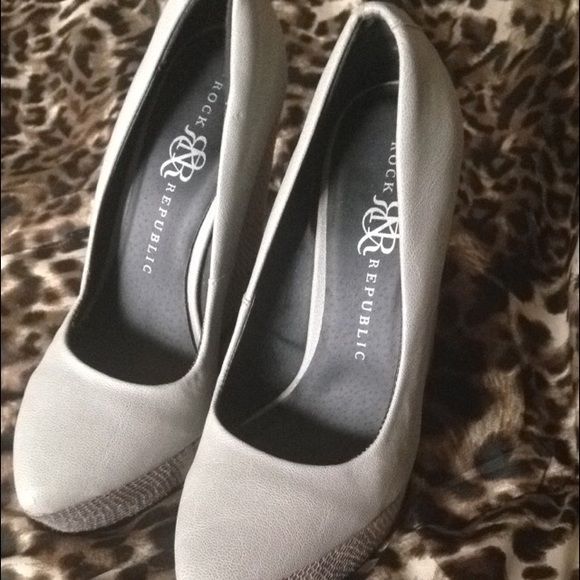 Grey wedges