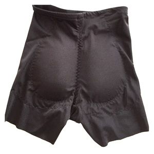 Butt shaping under shorts