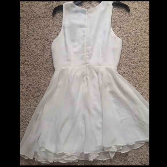 WHITE HOMECOMING/PARTY DRESS - Picture 2 of 3