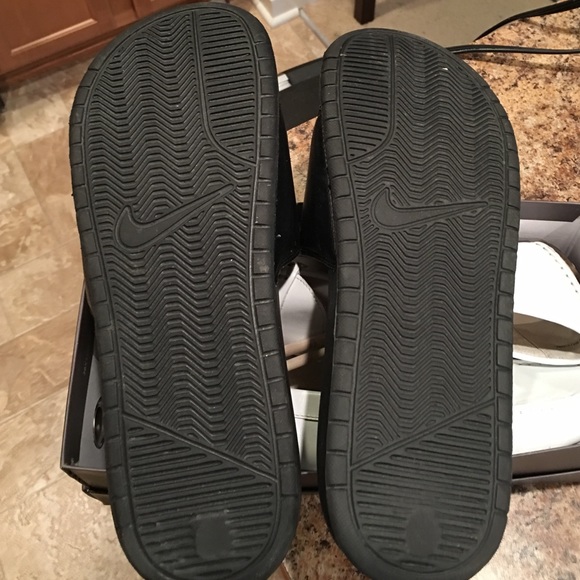 Nike Men's Size 10 FlipFlops - Picture 3 of 3