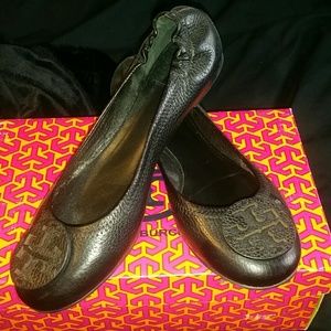 Black tumbled leather Tory Burch Reva flats 8