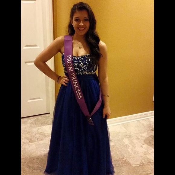 A Bee Darlin prom dress! - Picture 2 of 3