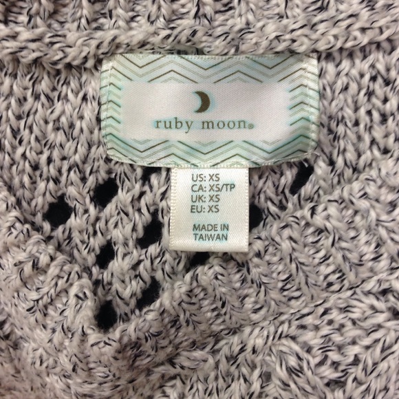 White ruby moon sweater - Picture 2 of 3