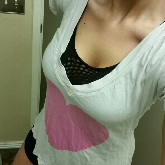 Wildfox Pink Heart V-Neck Tee Sz S - Picture 4 of 4