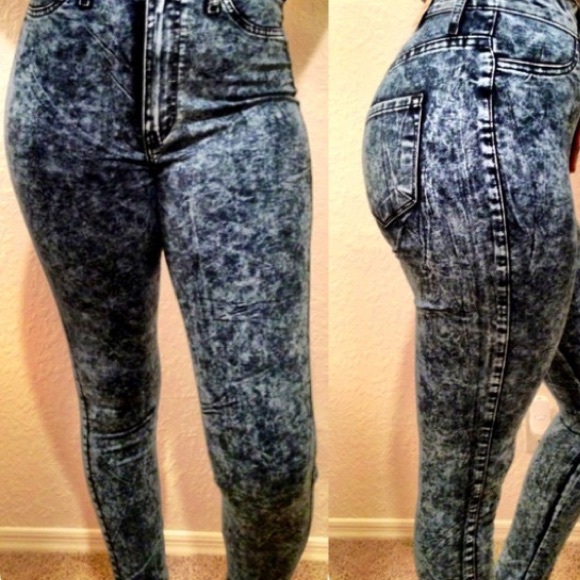 High waisted jeans.
