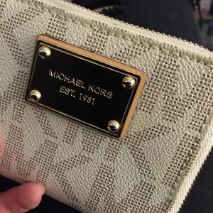 Michael Kors Cardholder (Shipping on Friday!)