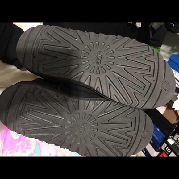 Black Bailey button uggs CHEAPER ON MERCARI - Picture 3 of 4