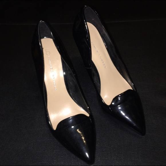 Black pumps