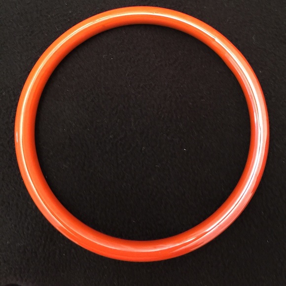 NWOT ORANGE GLASS BRACELET