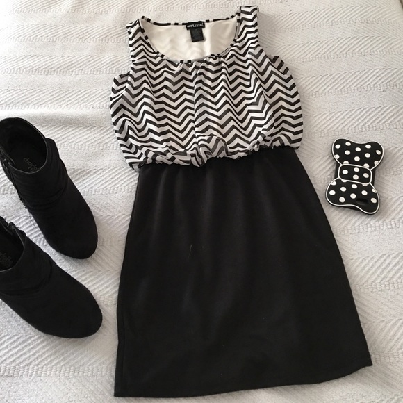 Wet Seal Dresses & Skirts - Chevron Dress