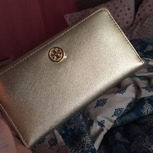 Today burch clutch wallet