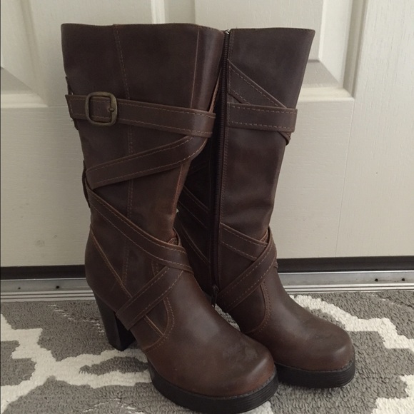 Dark brown boots with heel