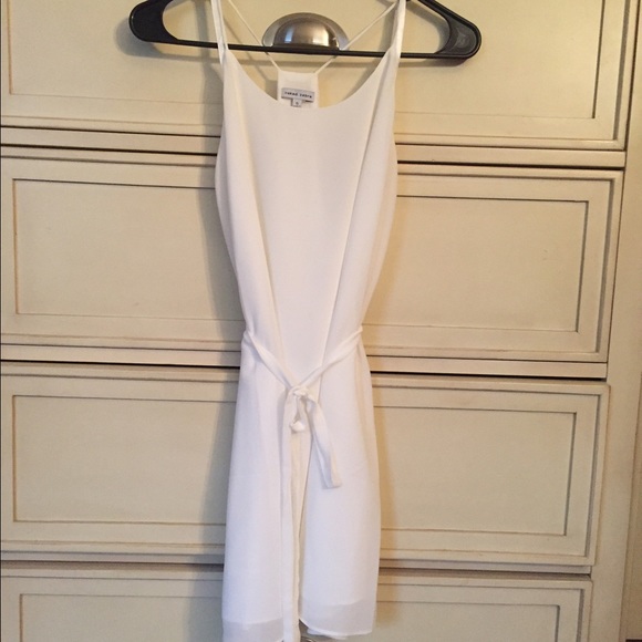 Super clean and cute white dress!