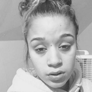 Meet your Posher, Lynnieka