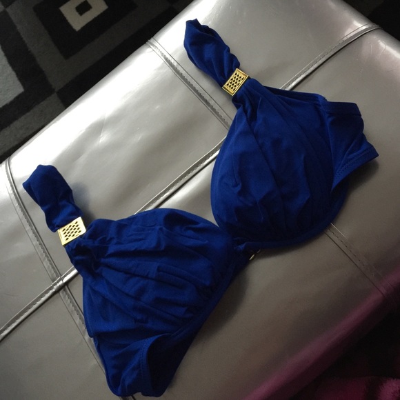 NWOT 36C Bikini Top