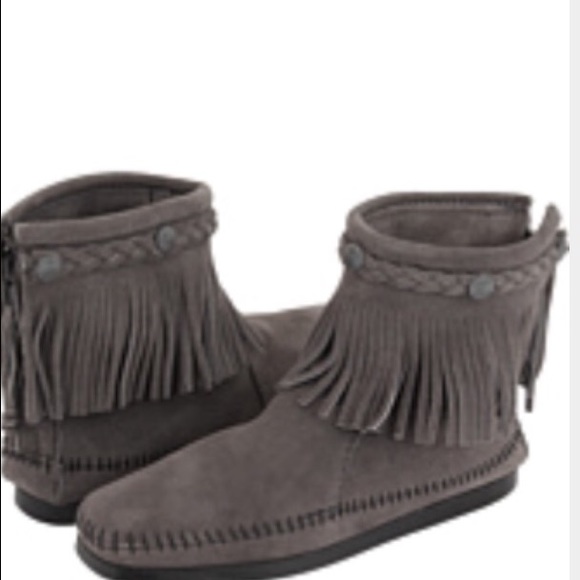 Minnetonka suede grey ankle fringe boots 8