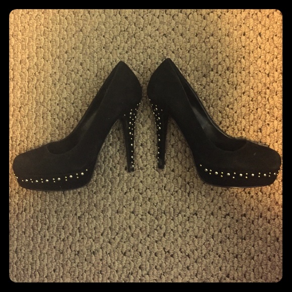 Black studded Steve Madden Heels - Picture 1 of 2