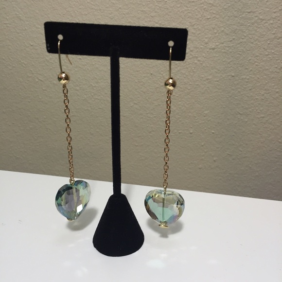 Earrings with faceted cristal hearth.