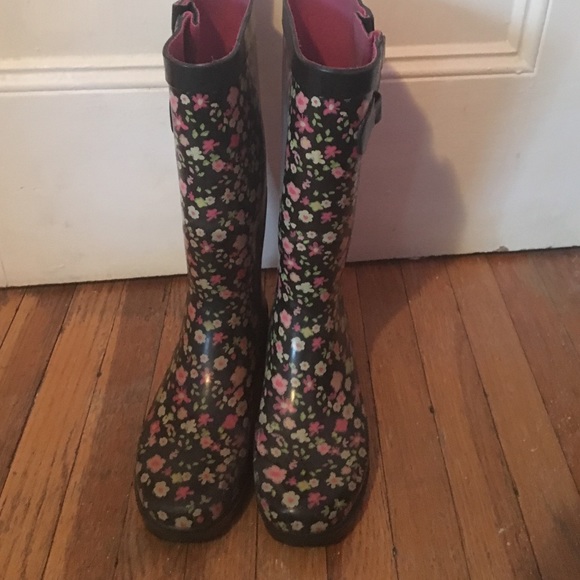 🌺Adorable Floral Rainboots!🌺