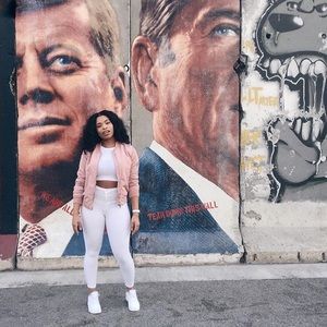 Meet your Posher, Samira