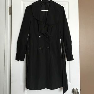 NWOT trench coat w/ pockets and ruffled collar